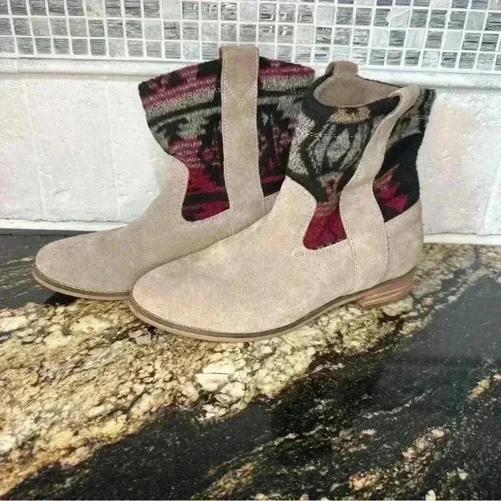 Toms Laurel Ankle Boots Desert Suede Tribal Wool, Aztec Booties Womens Size 6!